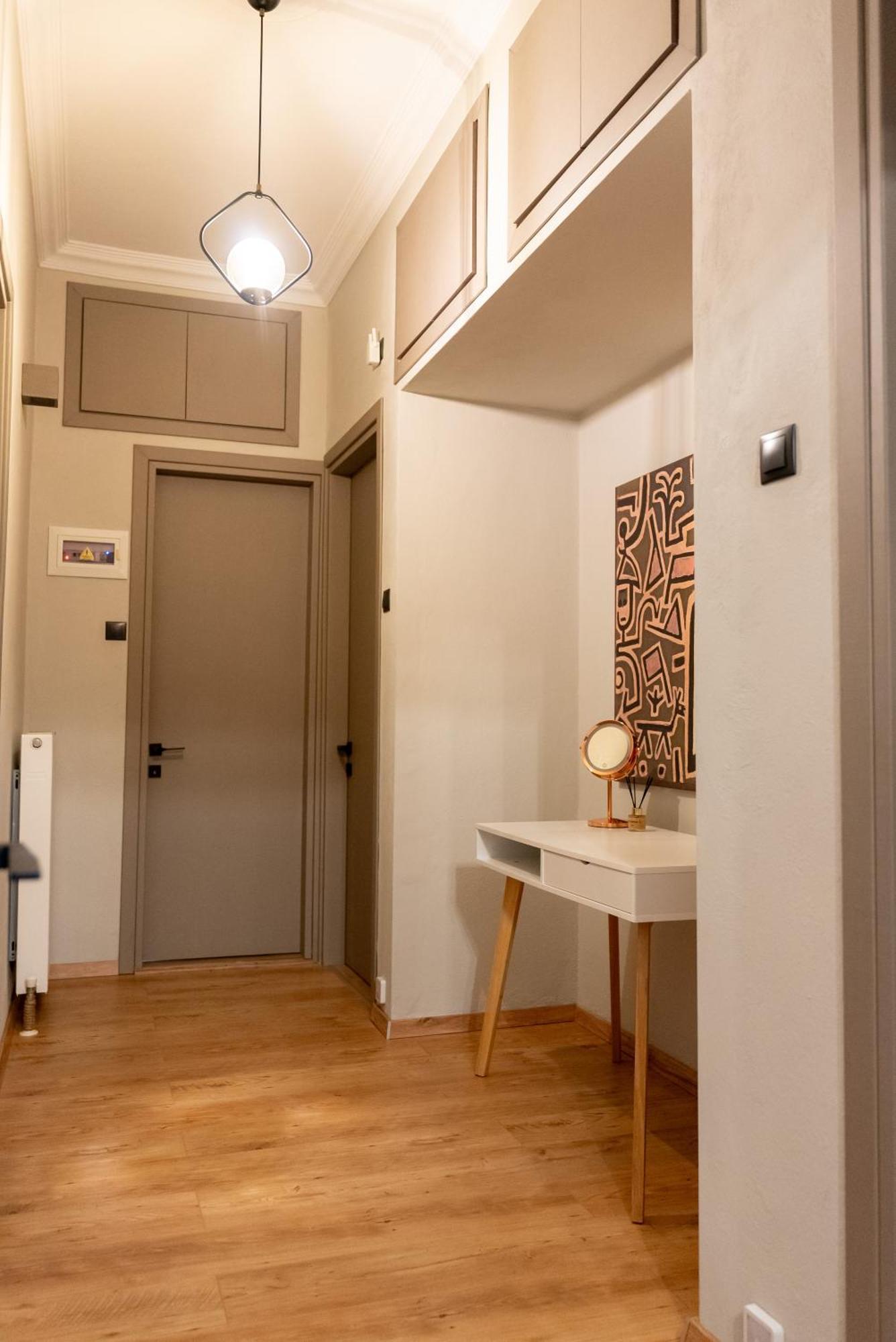 Living Life Apartment *