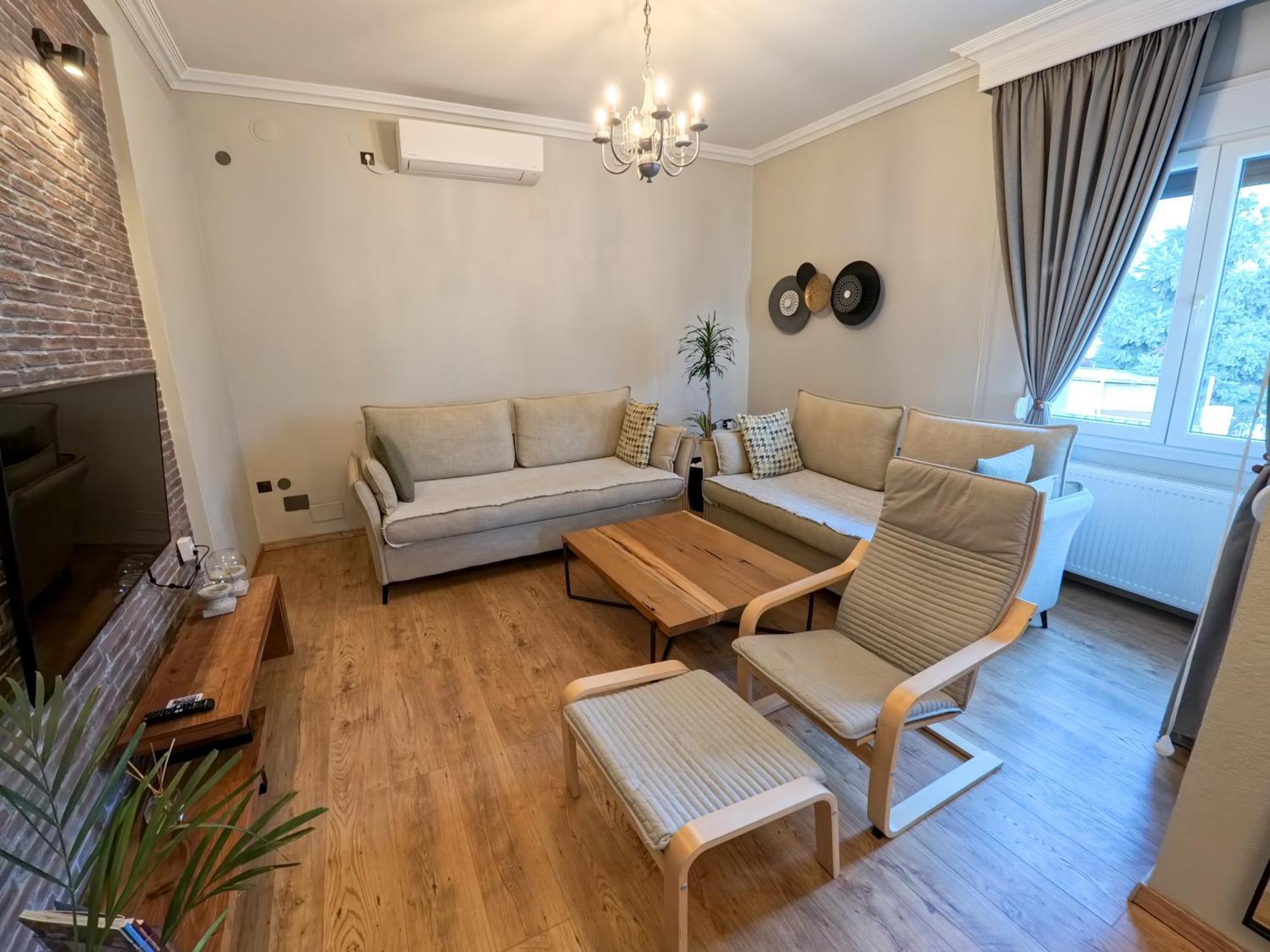 Living Life Apartment *