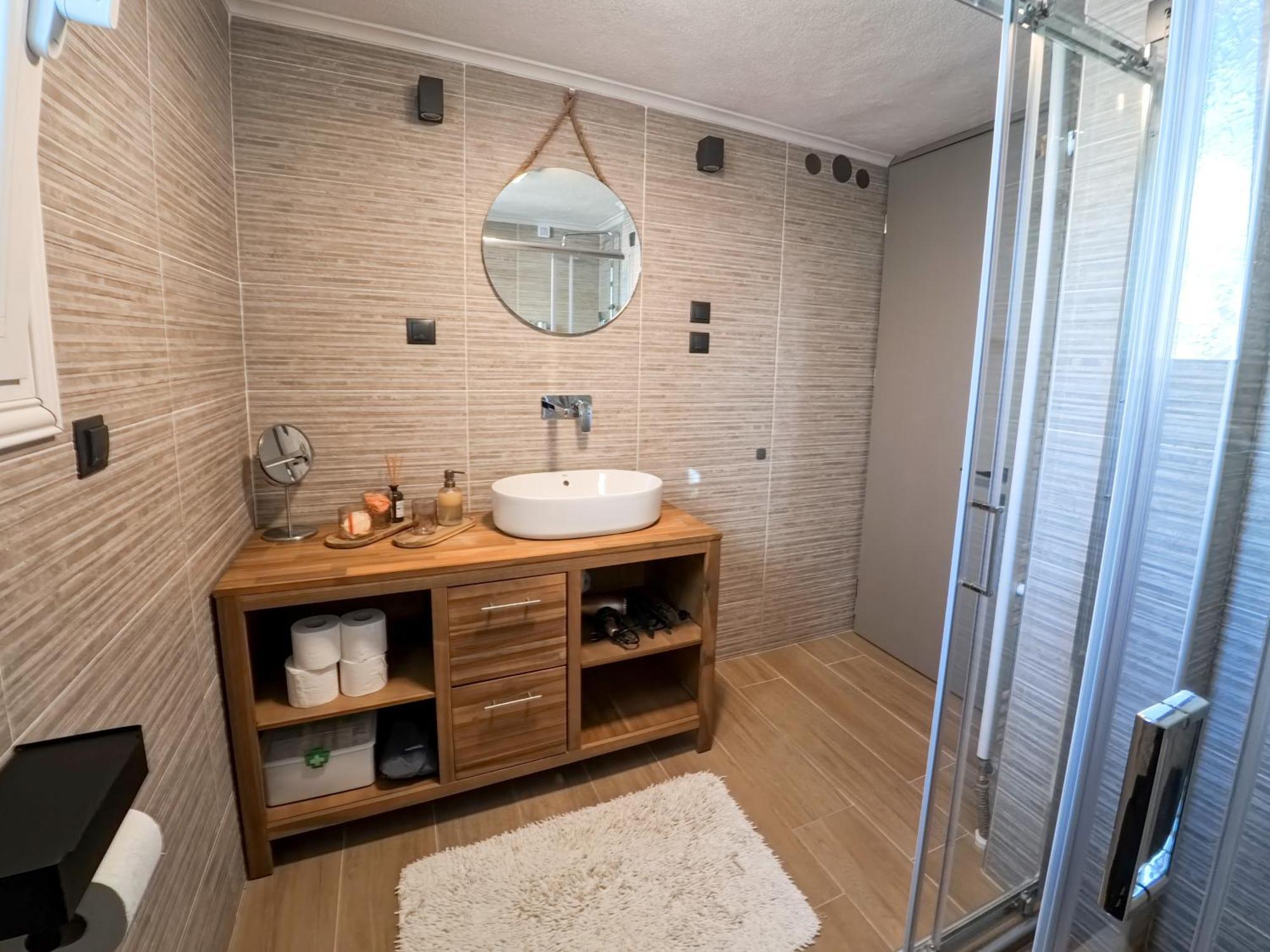 Living Life Apartment *